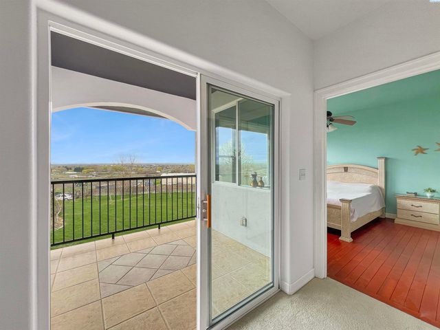 211028 E Terril Rd, Kennewick, WA 99337