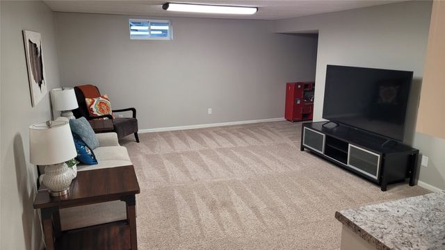 116 S 50th Court, West Des Moines, IA 50265