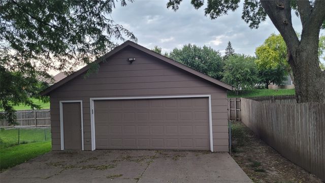 116 S 50th Court, West Des Moines, IA 50265