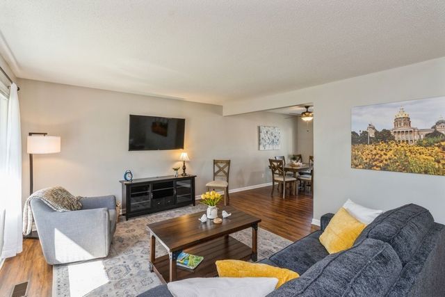 116 S 50th Court, West Des Moines, IA 50265