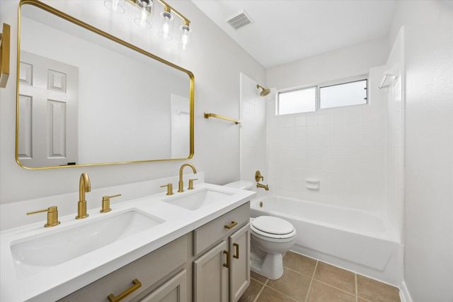 9127 Stoneleigh Drive, Sugar Land, TX 77479