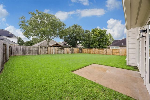 9127 Stoneleigh Drive, Sugar Land, TX 77479