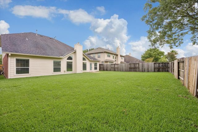 9127 Stoneleigh Drive, Sugar Land, TX 77479