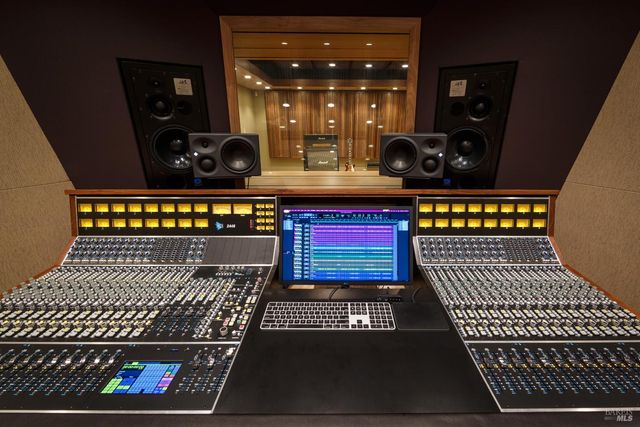 1170 Bayview Ave, Napa, CA 94559