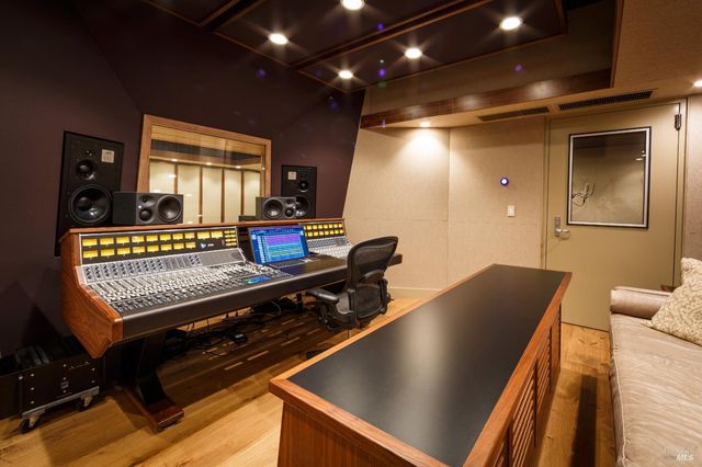 1170 Bayview Ave, Napa, CA 94559