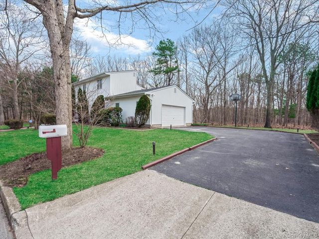 21 Linden Avenue, Kings Park, NY 11754