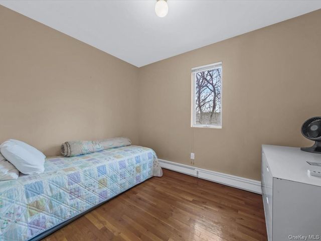 21 Linden Avenue, Kings Park, NY 11754
