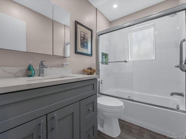 21 Linden Avenue, Kings Park, NY 11754