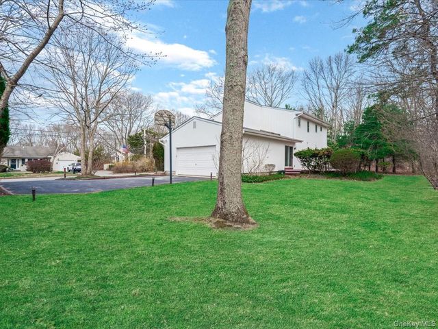 21 Linden Avenue, Kings Park, NY 11754