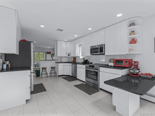 21 Linden Avenue, Kings Park, NY 11754