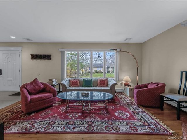 21 Linden Avenue, Kings Park, NY 11754