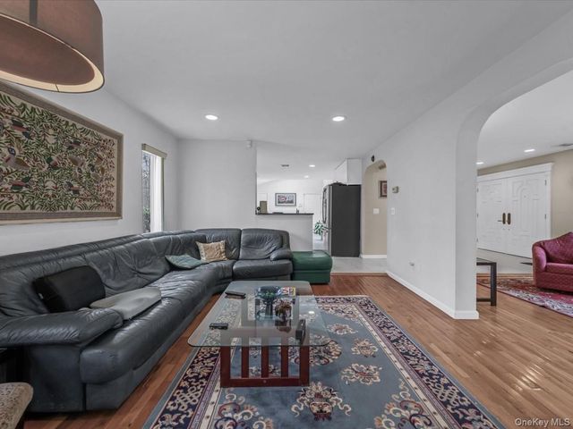 21 Linden Avenue, Kings Park, NY 11754
