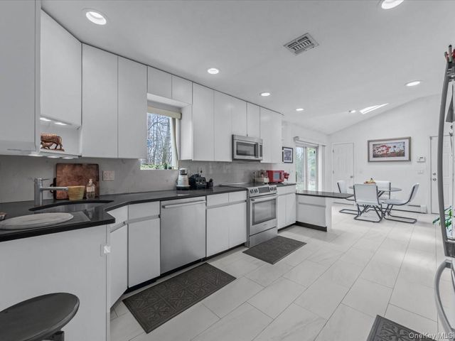 21 Linden Avenue, Kings Park, NY 11754