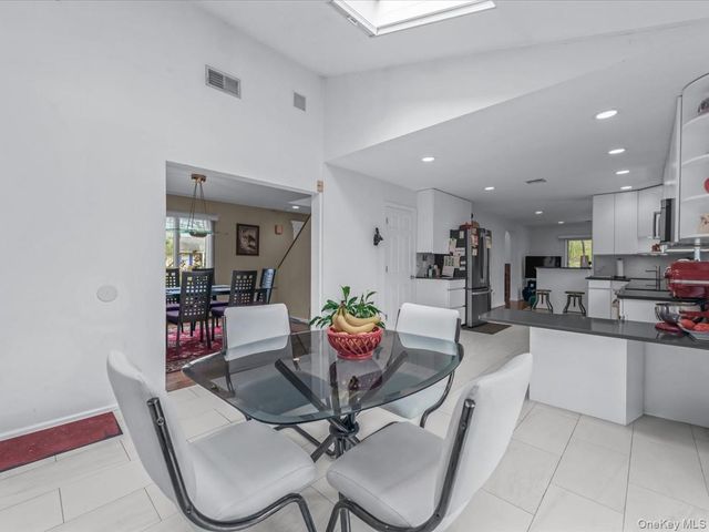 21 Linden Avenue, Kings Park, NY 11754