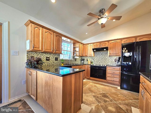 11930 COTTON MILL DR, Woodbridge, VA 22192