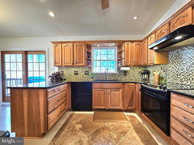 11930 COTTON MILL DR, Woodbridge, VA 22192