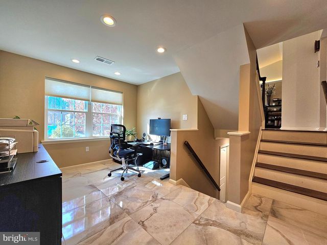 11930 COTTON MILL DR, Woodbridge, VA 22192