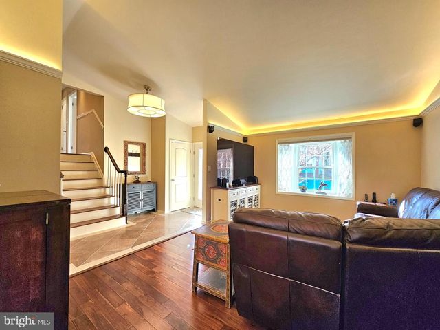 11930 COTTON MILL DR, Woodbridge, VA 22192