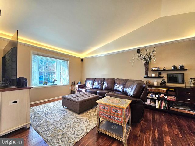 11930 COTTON MILL DR, Woodbridge, VA 22192