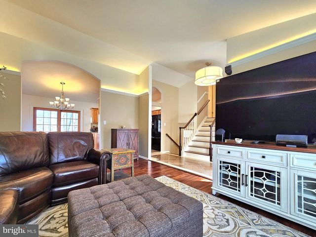 11930 COTTON MILL DR, Woodbridge, VA 22192