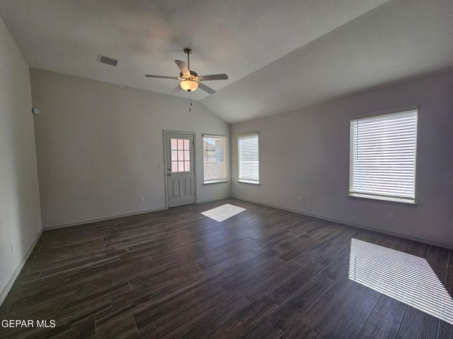 1096 Summer Night Place, Horizon City, TX 79928