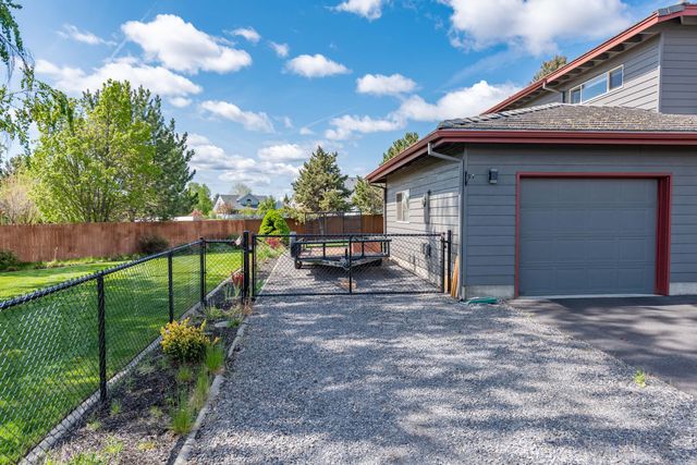 21445 Bradetich Loop, Bend, OR 97701