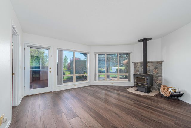 21445 Bradetich Loop, Bend, OR 97701