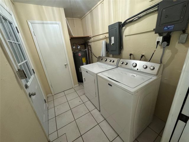 3883 HAWKEYE CIRCLE, Sarasota, FL 34232