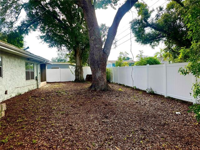 3883 HAWKEYE CIRCLE, Sarasota, FL 34232