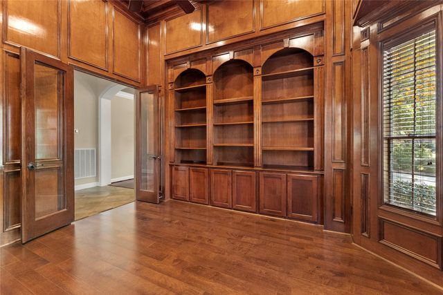 79 S Bantam Woods Circle, The Woodlands, TX 77382