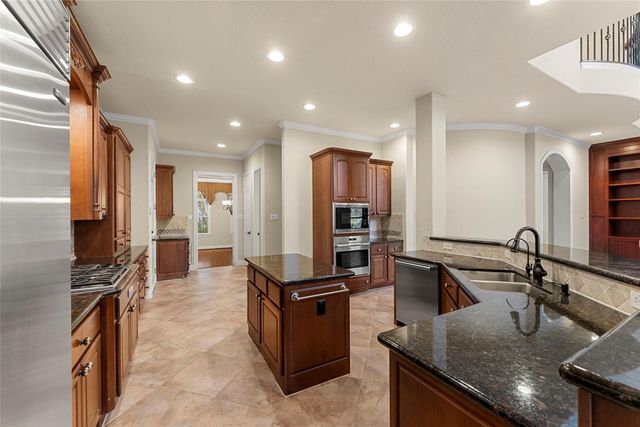 79 S Bantam Woods Circle, The Woodlands, TX 77382