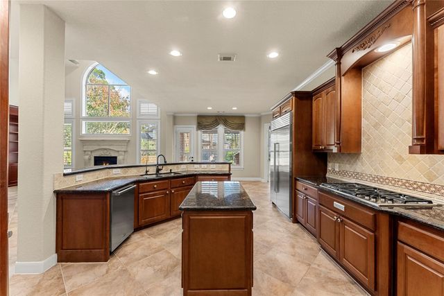 79 S Bantam Woods Circle, The Woodlands, TX 77382