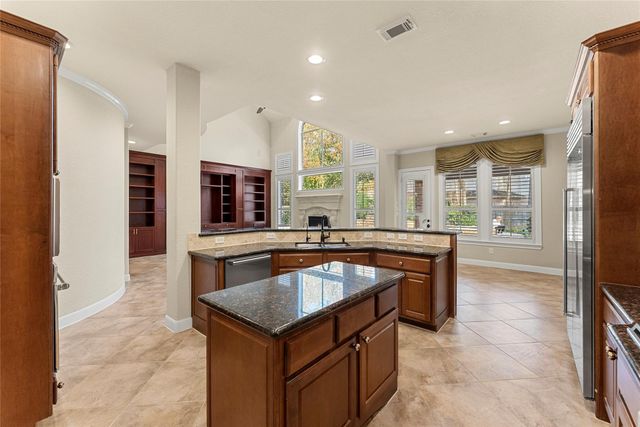 79 S Bantam Woods Circle, The Woodlands, TX 77382