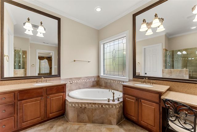 79 S Bantam Woods Circle, The Woodlands, TX 77382