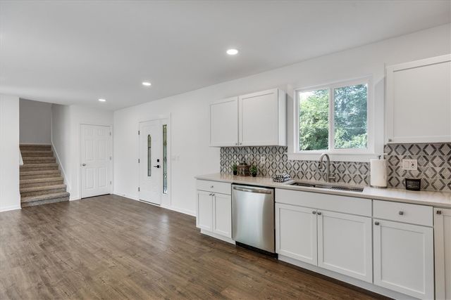 9755 Portage Trail, White Lake, MI 48386