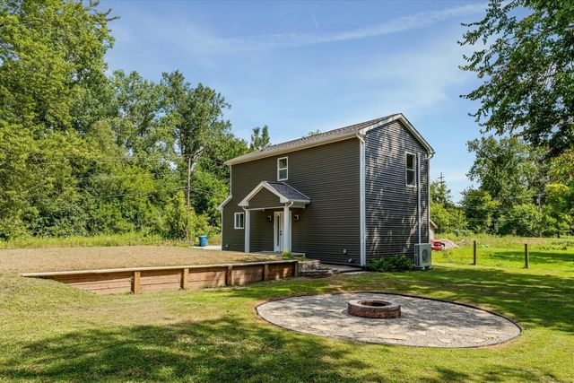 9755 Portage Trail, White Lake, MI 48386
