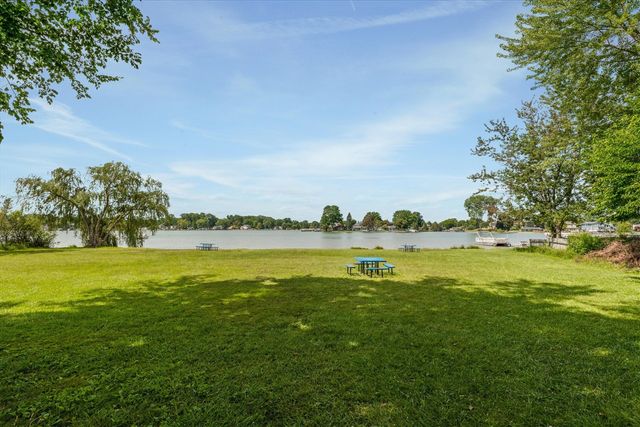 9755 Portage Trail, White Lake, MI 48386