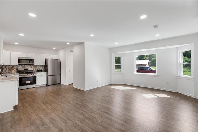 9755 Portage Trail, White Lake, MI 48386