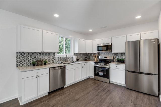 9755 Portage Trail, White Lake, MI 48386