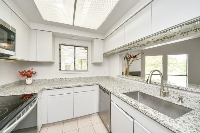 4144 Greystone Way 609, Sugar Land, TX 77479