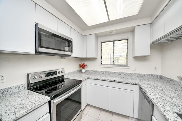 4144 Greystone Way 609, Sugar Land, TX 77479