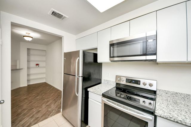 4144 Greystone Way 609, Sugar Land, TX 77479