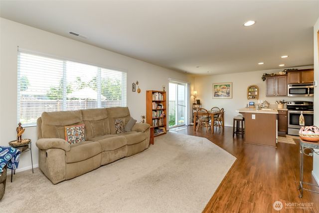 1201 27th Street NW, Puyallup, WA 98371