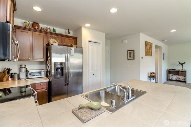1201 27th Street NW, Puyallup, WA 98371