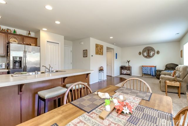 1201 27th Street NW, Puyallup, WA 98371