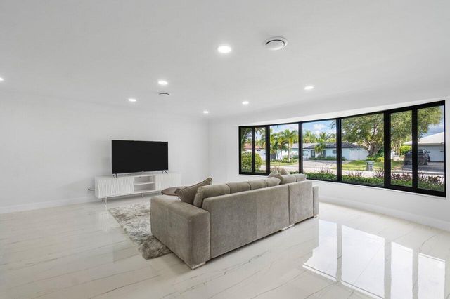 1200 SW 8th Street, Boca Raton, FL 33486