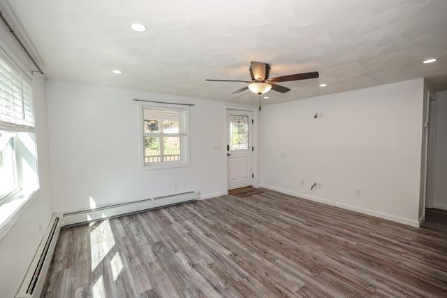 11 Ash Street, Londonderry, NH 03053