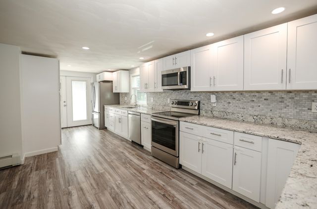 11 Ash Street, Londonderry, NH 03053