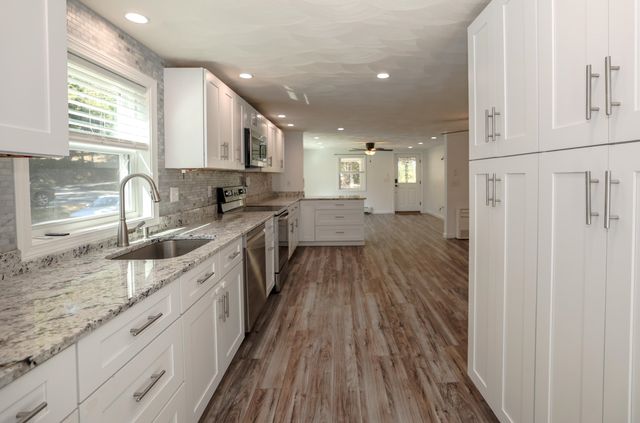 11 Ash Street, Londonderry, NH 03053