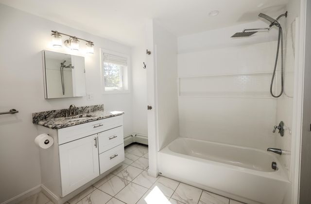 11 Ash Street, Londonderry, NH 03053